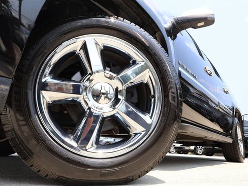 Used 2012 Chevrolet Suburban LTZ RWD image 29