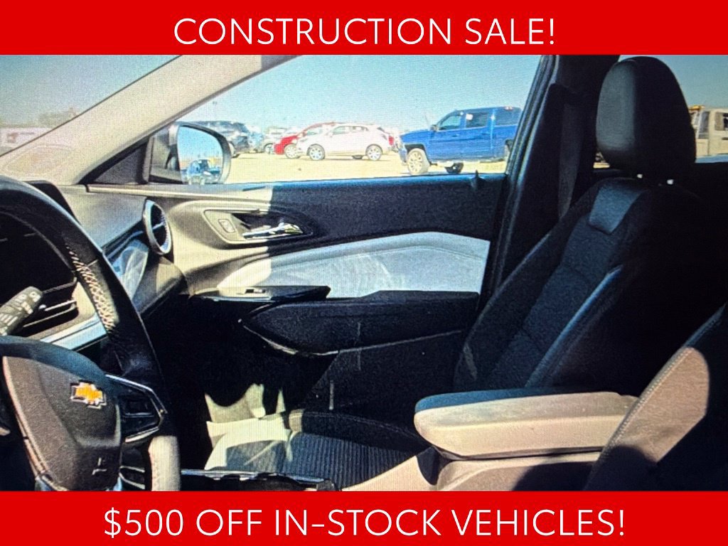 Used 2025 Chevrolet Trax LT w/ LT Convenience Package FWD image 7