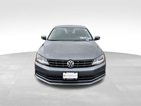 Used 2018 Volkswagen Jetta SE image 9