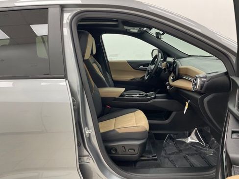New 2025 Chevrolet Equinox ACTIV w/ Safety and Technology Package image 15