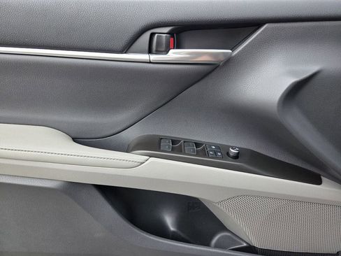 Used 2022 Toyota Camry XLE w/ Navigation Upgrade Package image 25