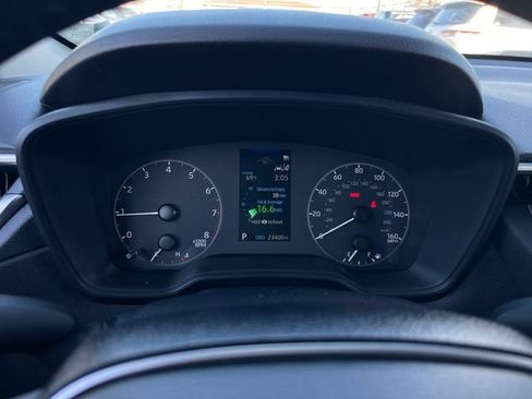 Used 2024 Toyota Corolla Cross LE image 12