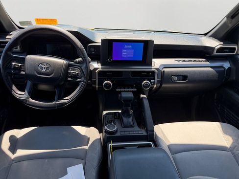 Certified 2025 Toyota Tacoma SR5 AWD/4WD image 14