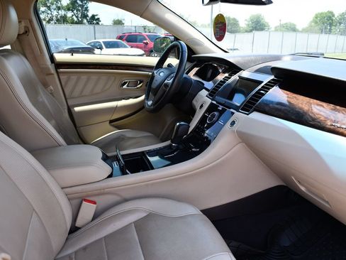 Used 2019 Ford Taurus Limited FWD image 29