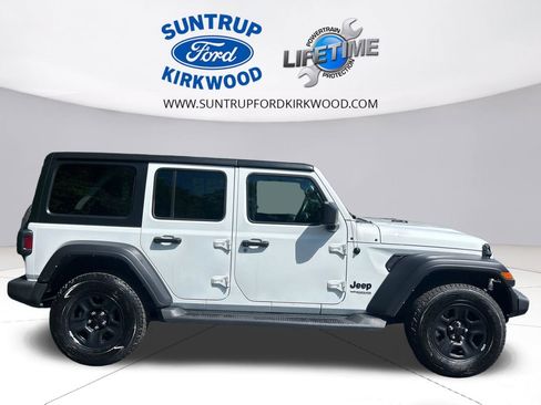 Used 2022 Jeep Wrangler Unlimited Sport image 2