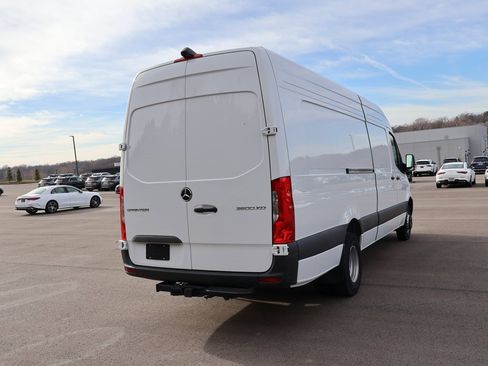 Used 2024 Mercedes-Benz Sprinter 3500 image 11