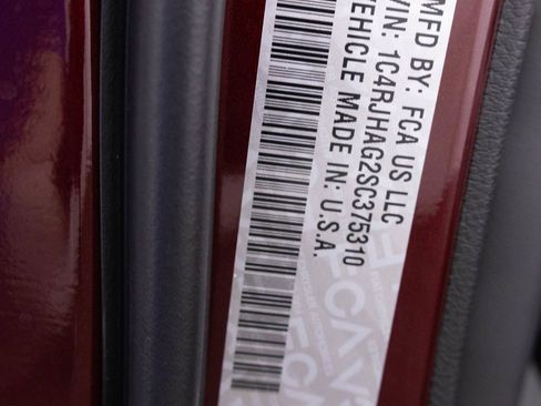 New 2025 Jeep Grand Cherokee Altitude image 39