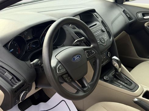 Used 2016 Ford Focus SE w/ Reverse Sensing Package FWD image 12