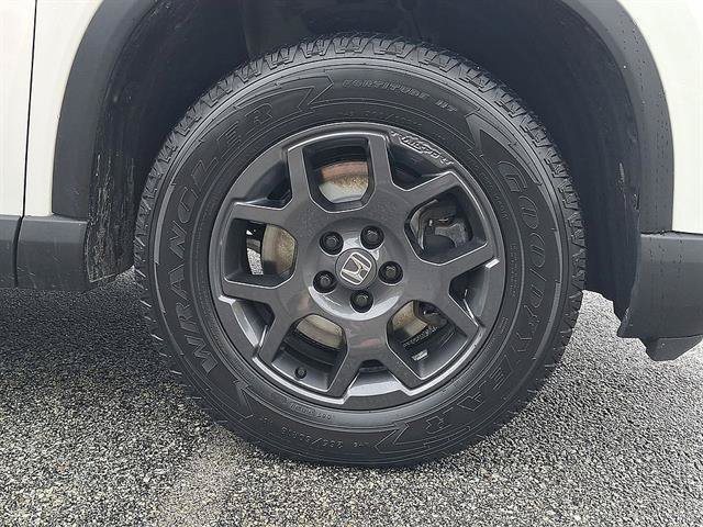 Used 2025 Honda Pilot TrailSport image 27