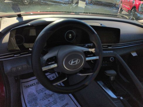 Used 2024 Hyundai Elantra SEL image 12