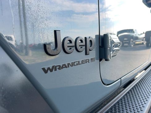 Used 2024 Jeep Wrangler Unlimited Sport image 11