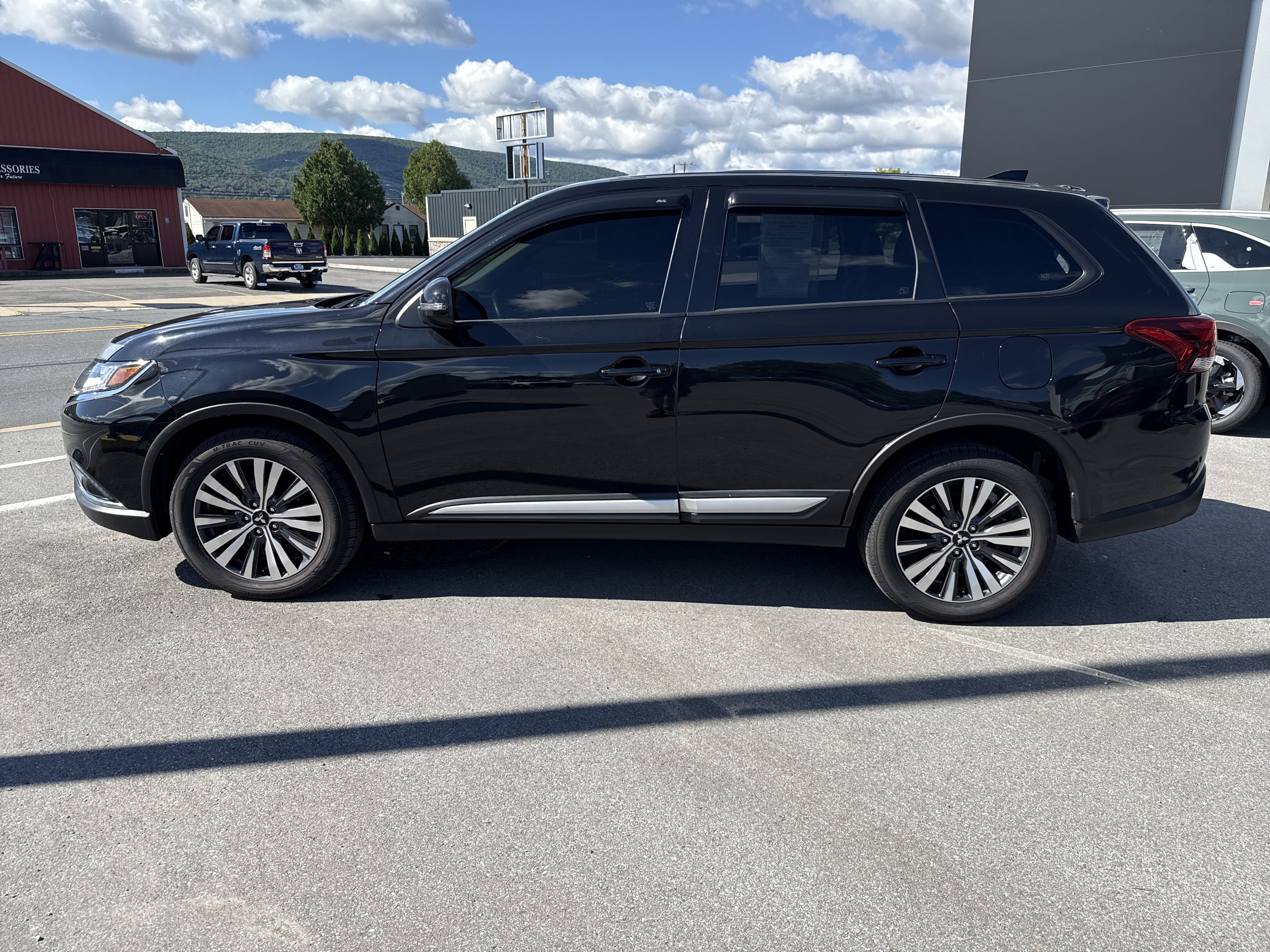 Used 2020 Mitsubishi Outlander SE AWD/4WD image 7