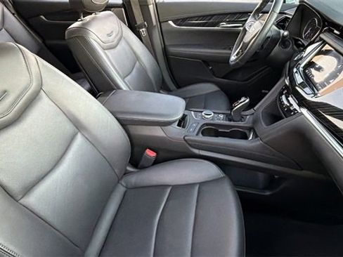 Used 2025 Cadillac XT6 Premium Luxury image 21