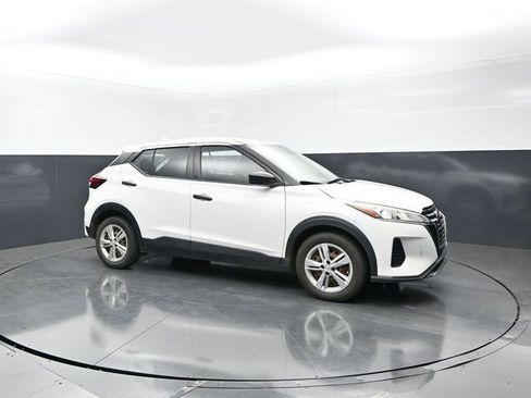 Used 2021 Nissan Kicks S FWD image 1