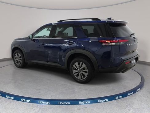 Used 2025 Nissan Pathfinder SV AWD/4WD image 8