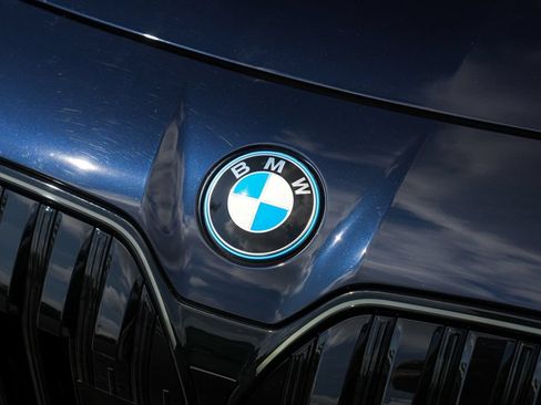 Used 2025 BMW i7 xDrive60 AWD/4WD image 8