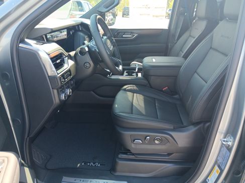 New 2026 GMC Yukon XL Denali w/ Denali Reserve Package image 7