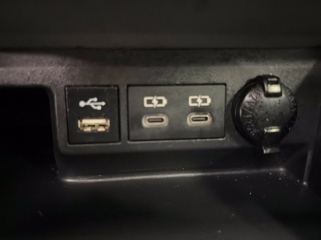 Used 2022 Toyota Highlander XLE AWD/4WD image 23
