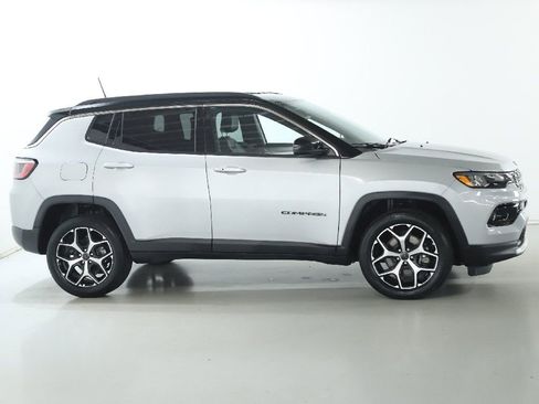 Used 2025 Jeep Compass Limited AWD/4WD image 11
