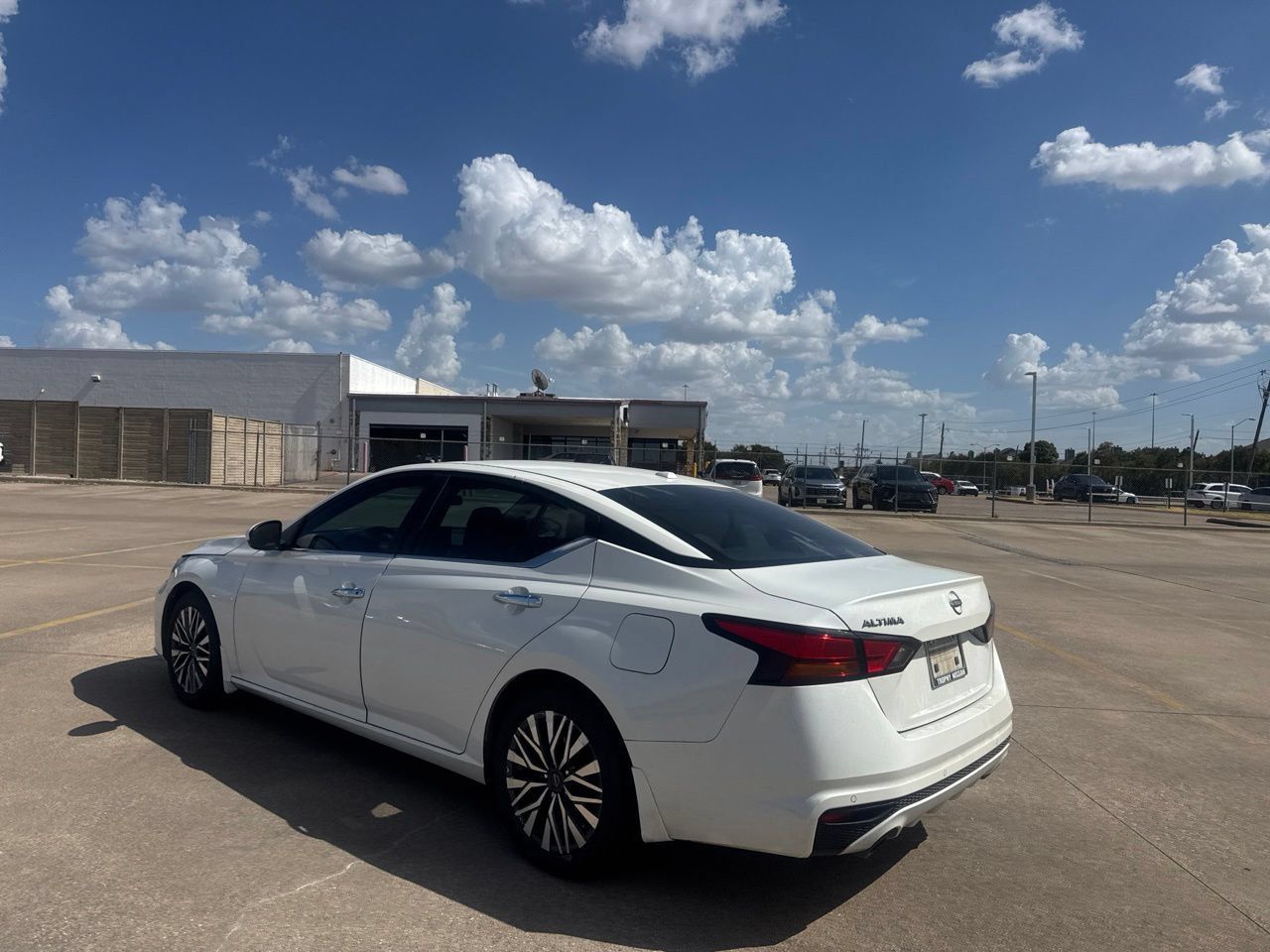 Certified 2024 Nissan Altima 2.5 SV w/ SV Premium Package FWD image 16