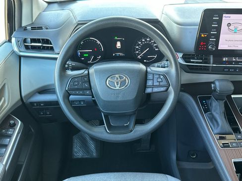 Used 2024 Toyota Sienna LE image 13