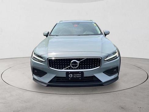 Certified 2025 Volvo V60 B5 Cross Country Plus AWD/4WD image 8
