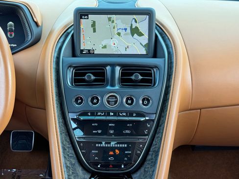 Used 2022 Aston Martin DB11 Coupe image 30