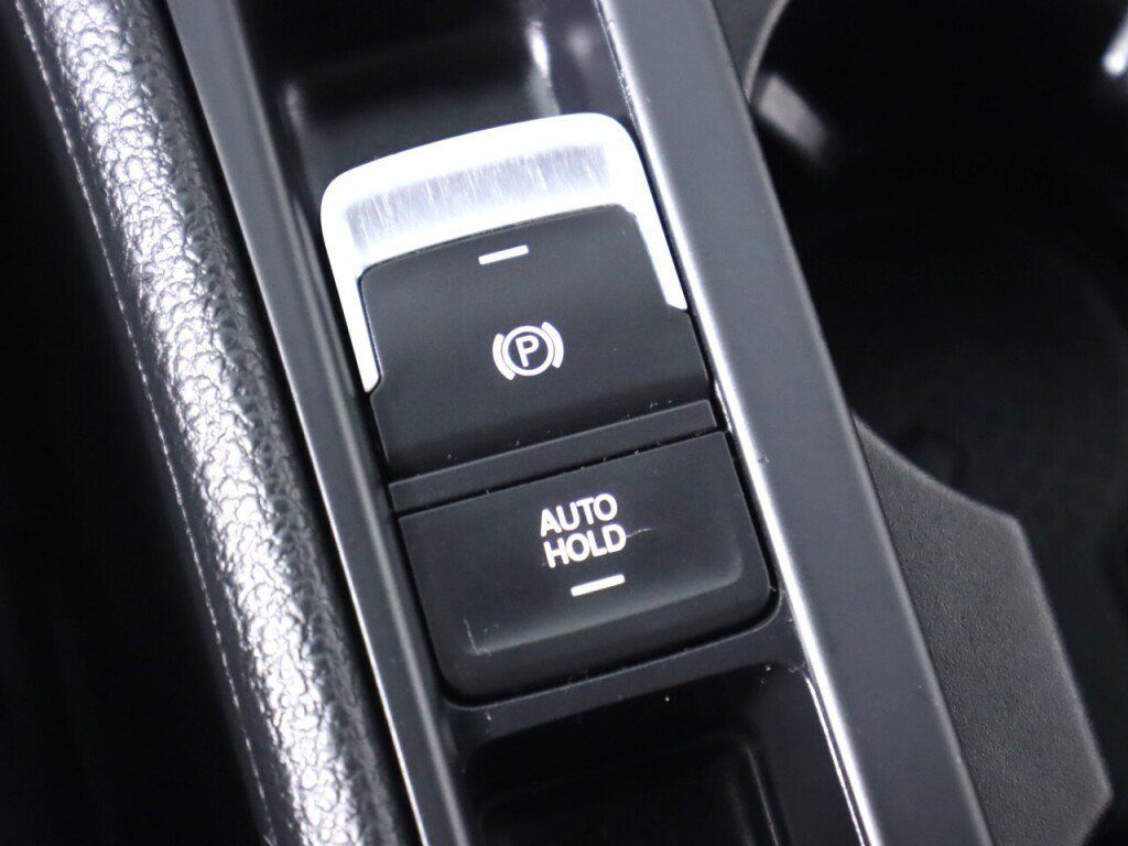 Used 2016 Volkswagen Golf 4-Door AWD/4WD image 29