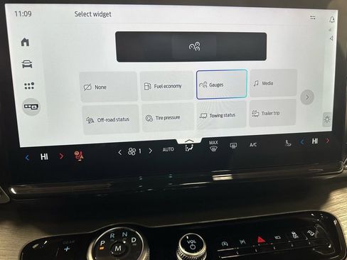 Used 2025 Ford Expedition Platinum image 29