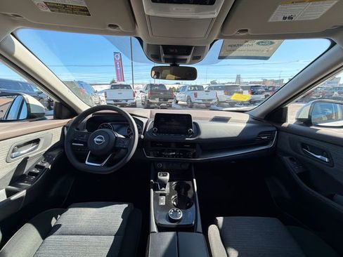 Used 2023 Nissan Rogue SV image 16