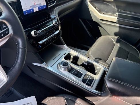 Certified 2022 Ford Explorer Limited w/ Equipment Group 301A image 18