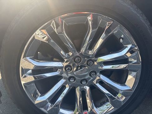 Used 2020 Cadillac Escalade Luxury w/ LPO, Radiant Package AWD/4WD image 3