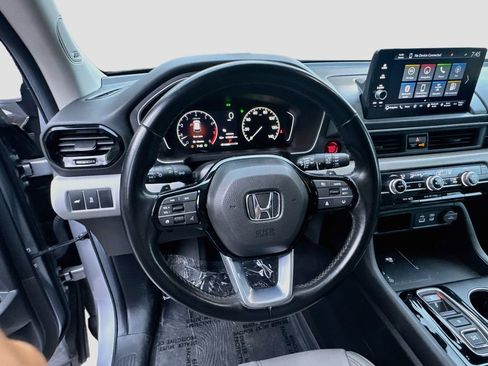 Used 2025 Honda Pilot Touring image 11