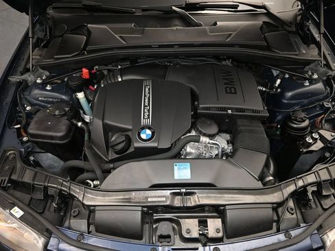 Used 2011 BMW 135i Convertible RWD image 25