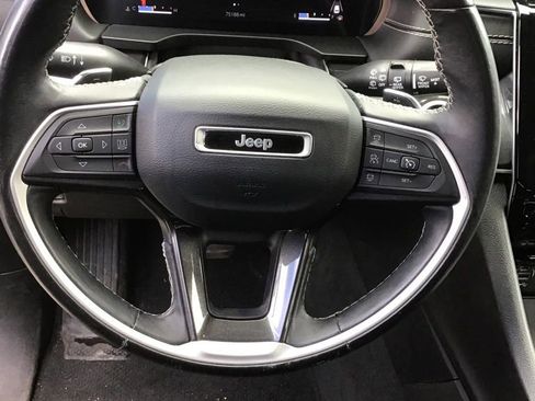 Used 2022 Jeep Grand Cherokee Laredo w/ Luxury Tech Group I AWD/4WD image 8