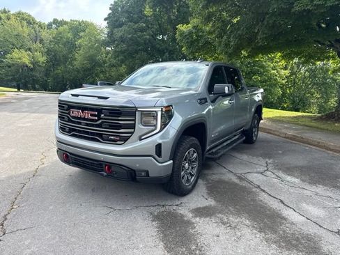 Used 2024 GMC Sierra 1500 AT4 w/ AT4 Preferred Package AWD/4WD image 3