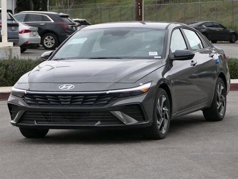 New 2025 Hyundai Elantra SEL image 7
