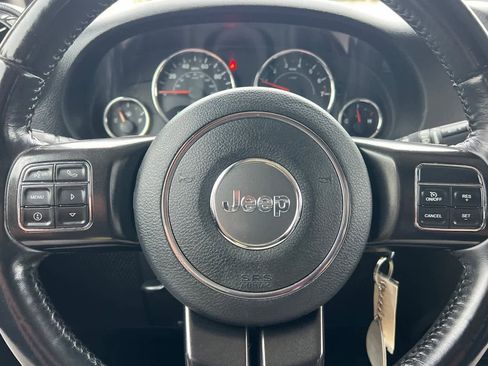 Used 2017 Jeep Wrangler Unlimited Sahara image 27