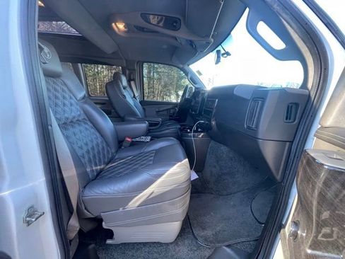 Used 2022 GMC Savana 2500 Extended image 23