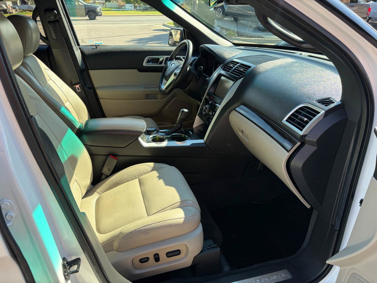 Used 2015 Ford Explorer Limited w/ Equipment Group 302A AWD/4WD image 9