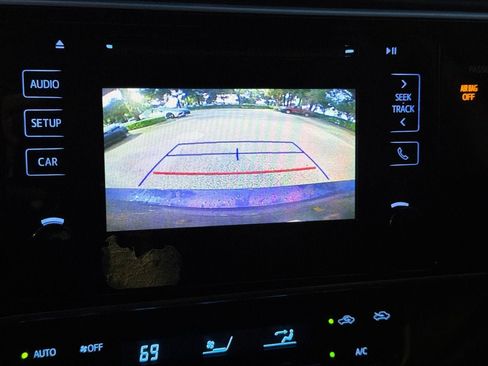 Used 2017 Toyota Corolla SE FWD image 9