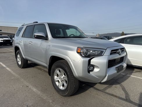 Used 2024 Toyota 4Runner SR5 image 3