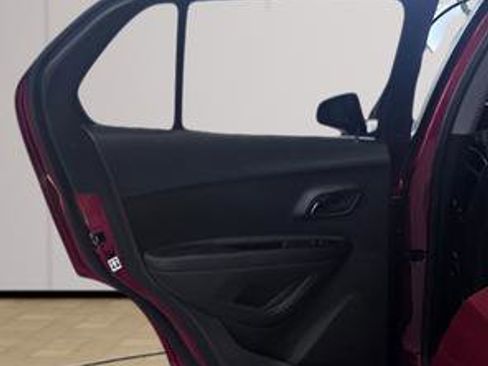 Used 2019 Chevrolet Trax LT w/ LT Convenience Package FWD image 24