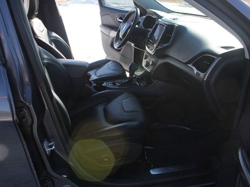 Used 2019 Jeep Cherokee Limited w/ Luxury Group image 32