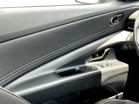 Used 2025 Hyundai Elantra Sport FWD image 29