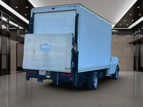 Used 2015 Chevrolet Express 3500 image 9