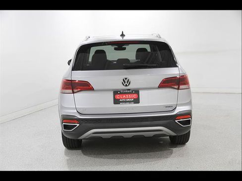 Used 2023 Volkswagen Taos SE w/ Panoramic Sunroof Package AWD/4WD image 20