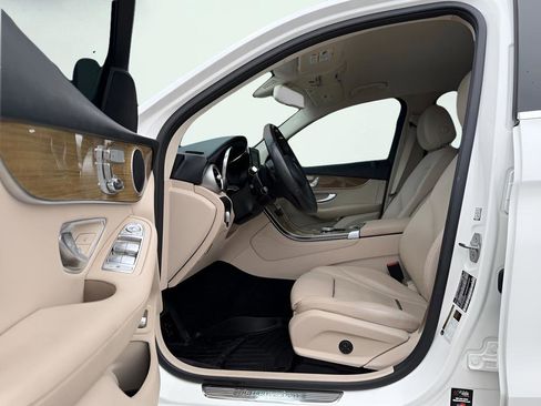 Used 2018 Mercedes-Benz GLC 350e 4MATIC image 17