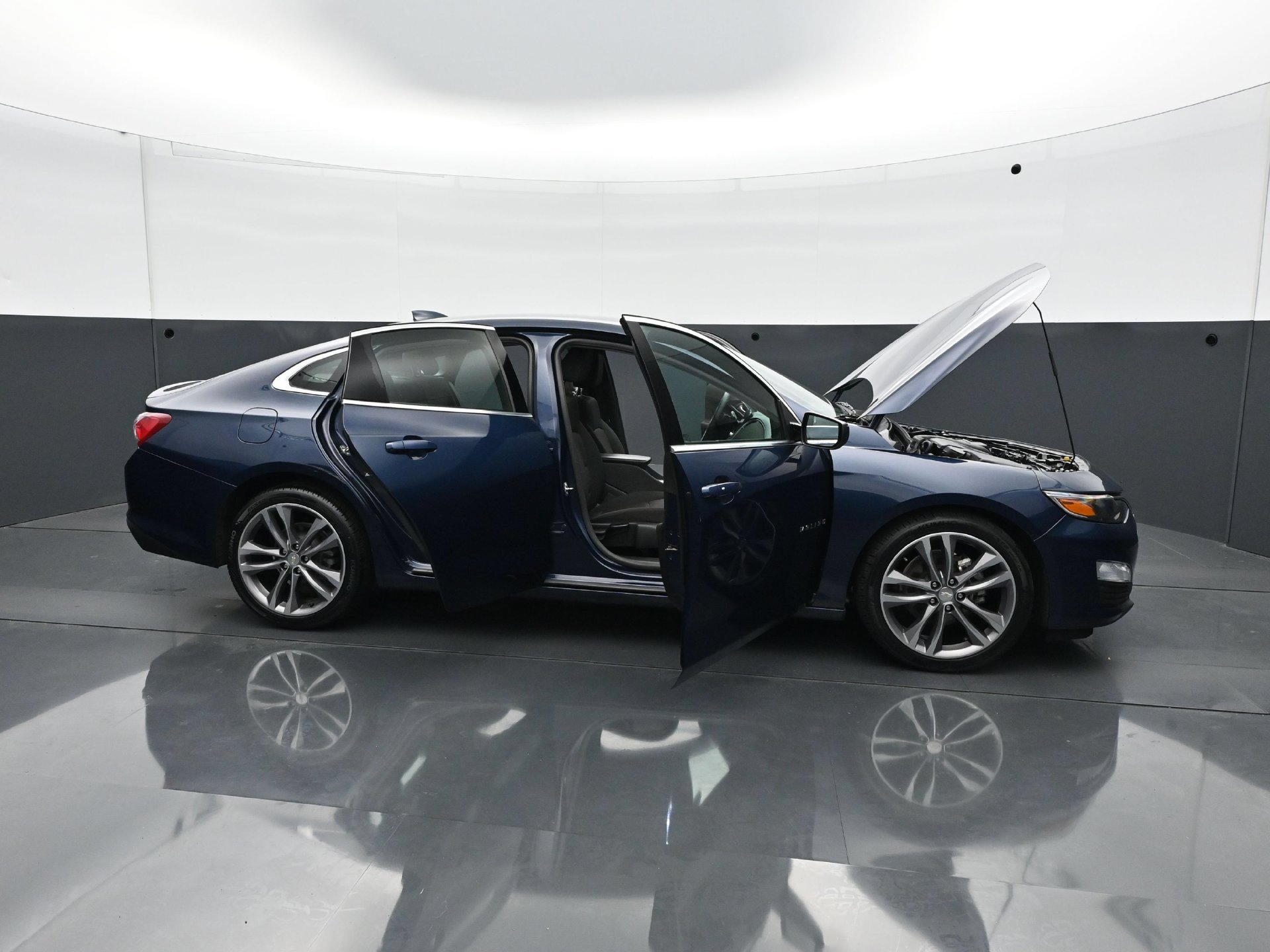 Used 2021 Chevrolet Malibu LT FWD image 35