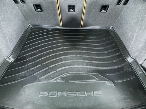 Used 2023 Porsche Macan AWD/4WD image 60